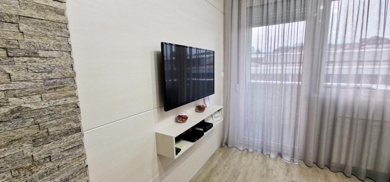 7 Apartment *