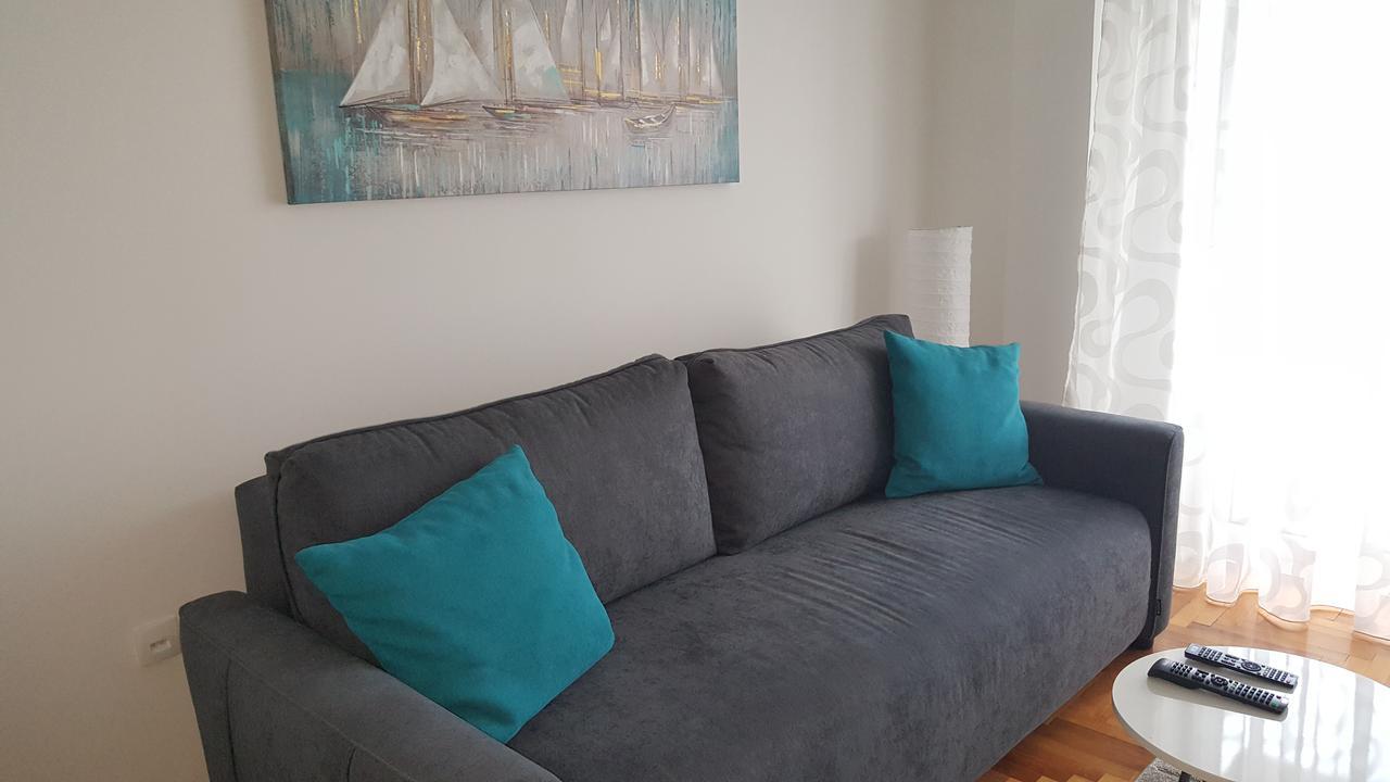 7 Apartment *